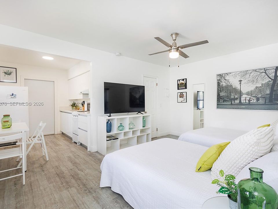 1st image of 471 NE 37th St #1