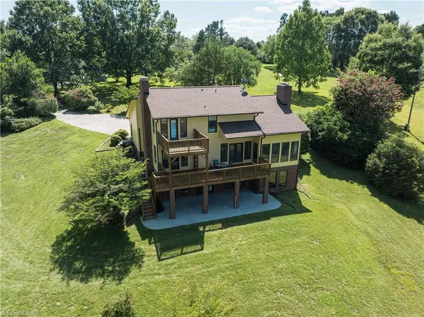 1901 Hennings Rd, East Bend, NC 27018