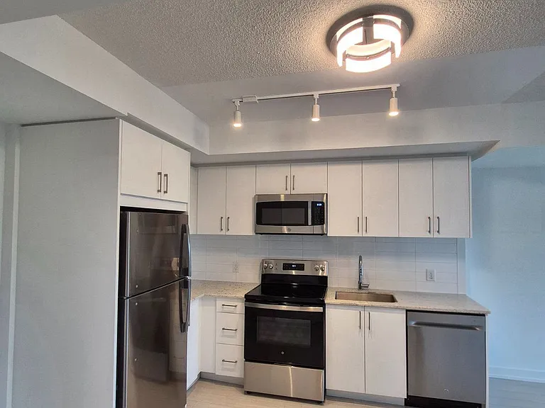 4010 Eglinton Ave W #1014 — Photo 4