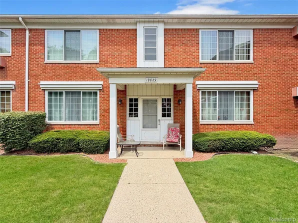 19829 Arthur St APT 141, Harper Woods, MI 48225
