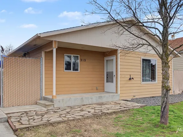 919 9th St, Clarkston, WA 99403