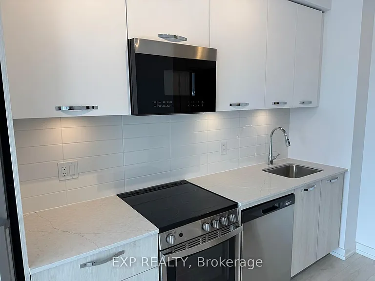 75 James St S #2513 — Photo 14