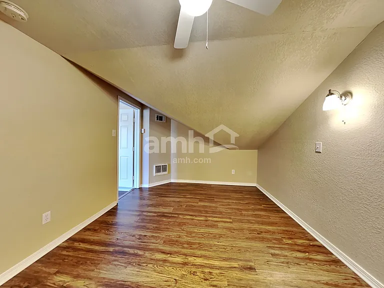 421 Hackberry Dr — Photo 9