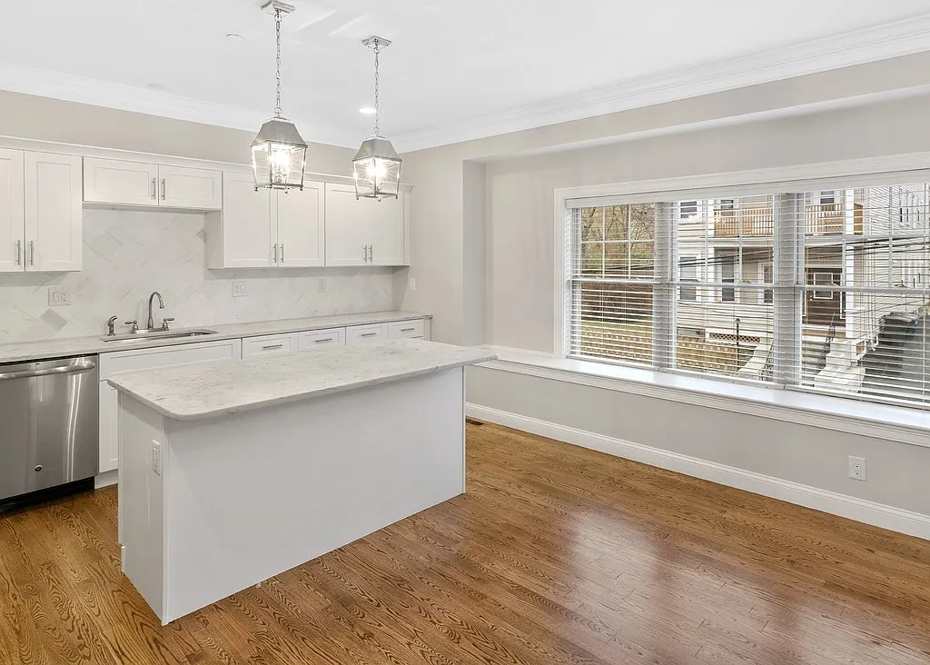 3 bed, 2.5 bath, 1850 sqft, $4,950 — Photo 3
