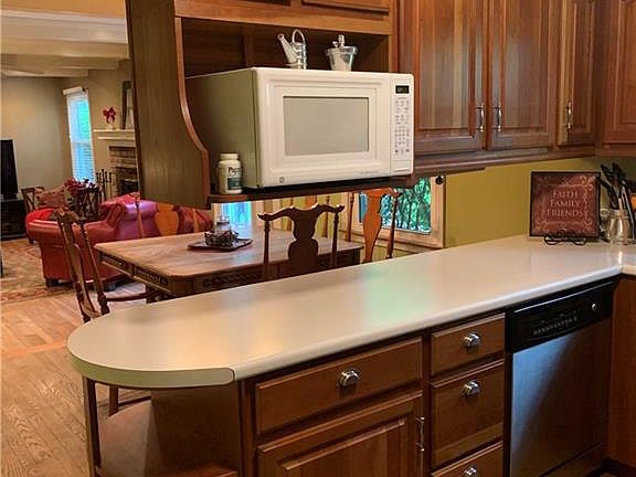 3rd image of 710 Elmwood Cir