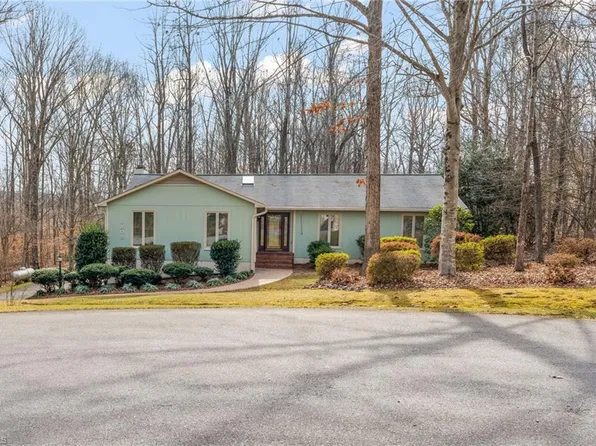 8808 Belhaven Ct, Lewisville, NC 27023