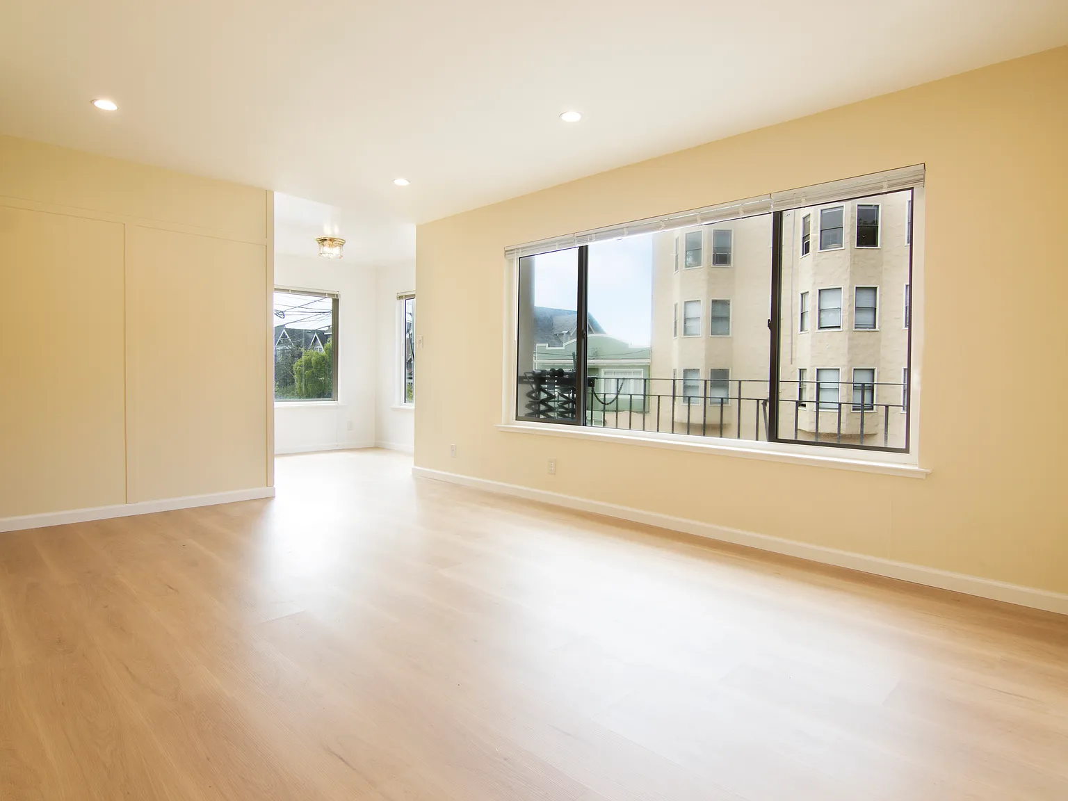 2 bed, 625 sqft, $3,000 — Photo 2