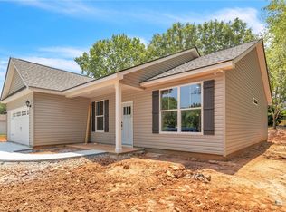 212 Big Woods Cir, Belton, SC 29627