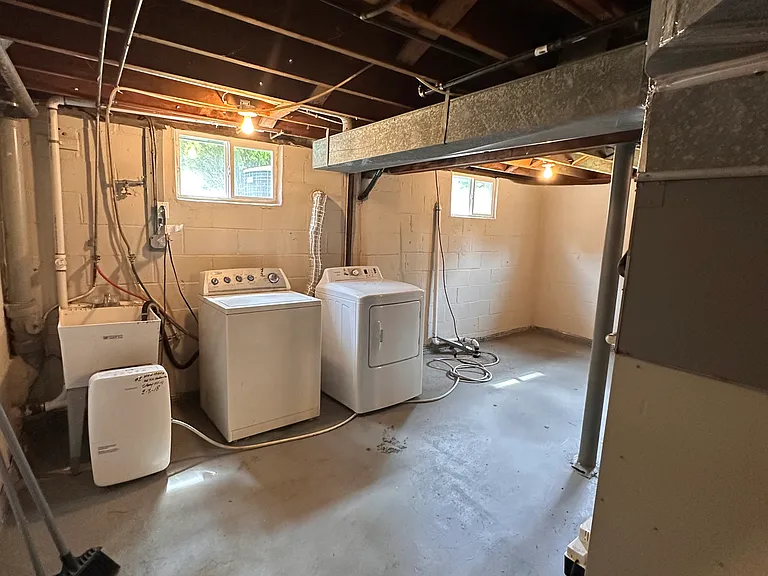 422 Howard Rd — Photo 18