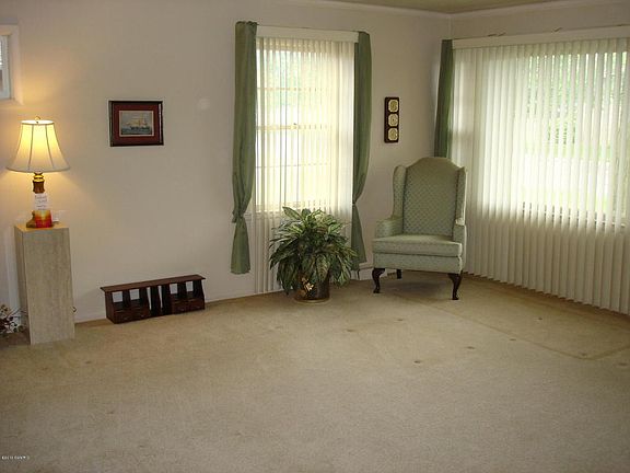 3rd image of 540 E Delaware Ave