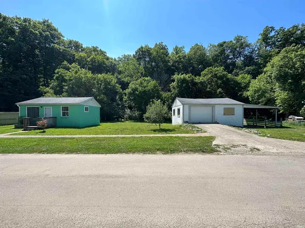 8285 N Sycamore St, Stinesville, IN 47464
