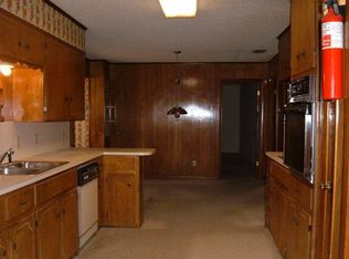 106 Donniebrook Dr, Palestine, TX 75803