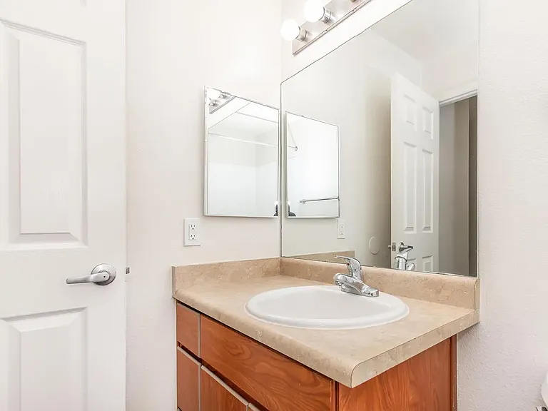 Crystal Pointe — Photo 16