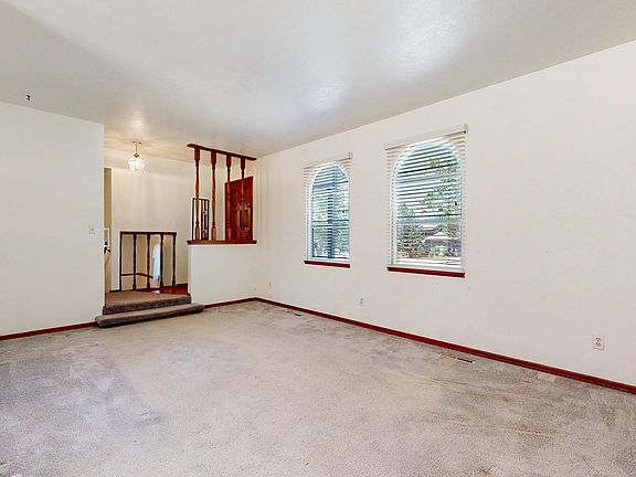 4th image of 1009 Club View Rd