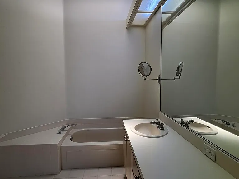 244 Hampton Pl — Photo 18