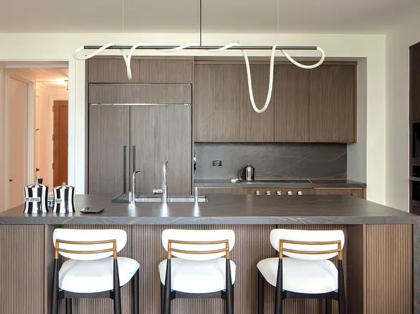 100 Barclay St APT 16A, New York, NY 10007