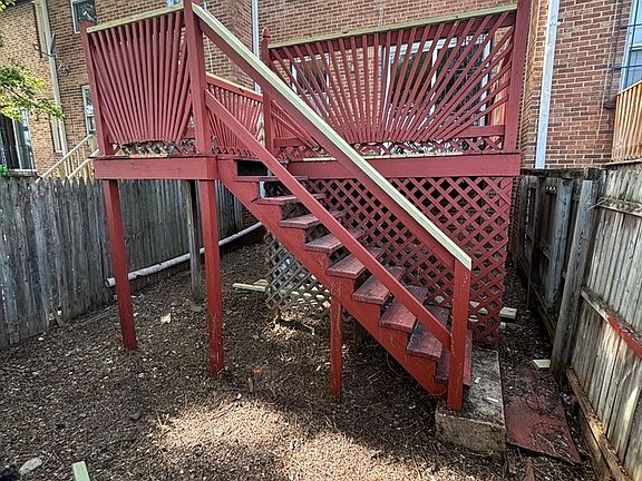 4th image of 823 Showell Ct