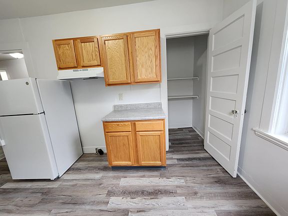4th image of 157 S Lake Ave APT 3