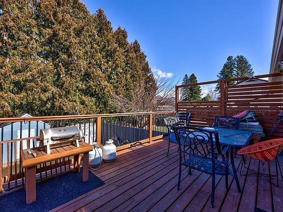 3rd image of 2768 Valleyview Dr