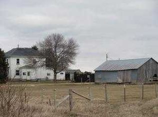 1194 Candle Rd, Manchester, IA 52057