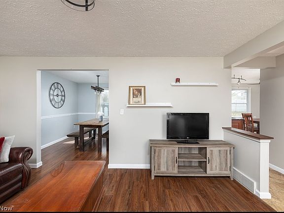 4th image of 880 Concord Dr