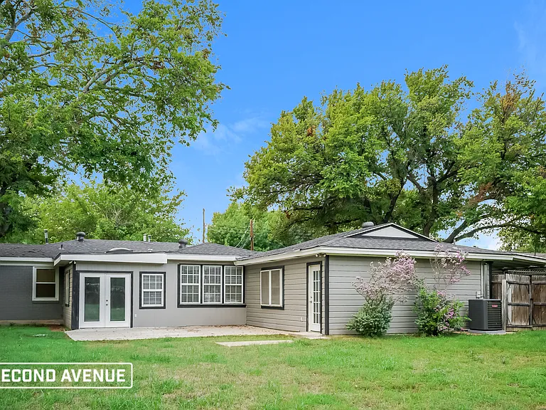 1011 Usher St — Photo 14