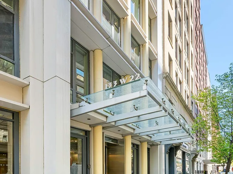 133 W 22nd St #7E — Photo 18