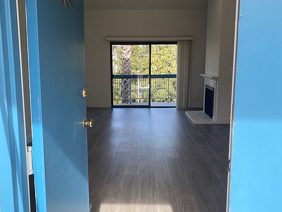 5th image of 12840 Moorpark St APT 304