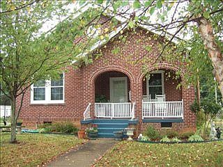 1st image of 303 Oakwood Dr