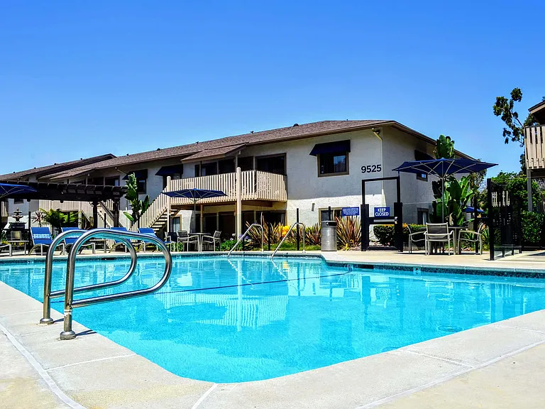 La Jolla Canyon Apartments — Photo 13