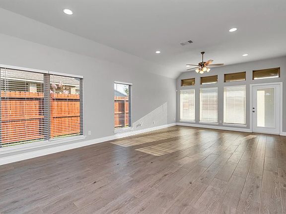 5th image of 2727 Primrose Bloom Ln
