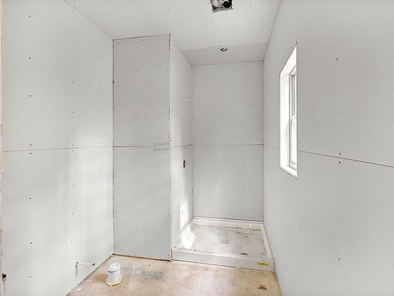 3rd image of 3286 Wire Rd Unit 3