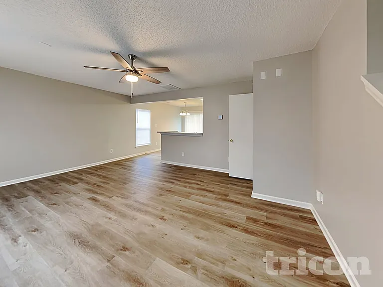 5818 Greenway Vista Ln — Photo 3
