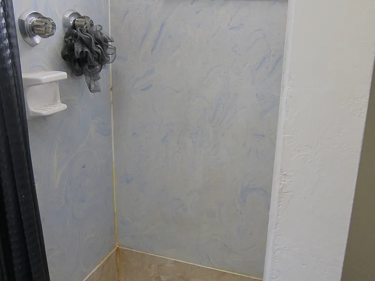 724 E 1st St #2 — Photo 12