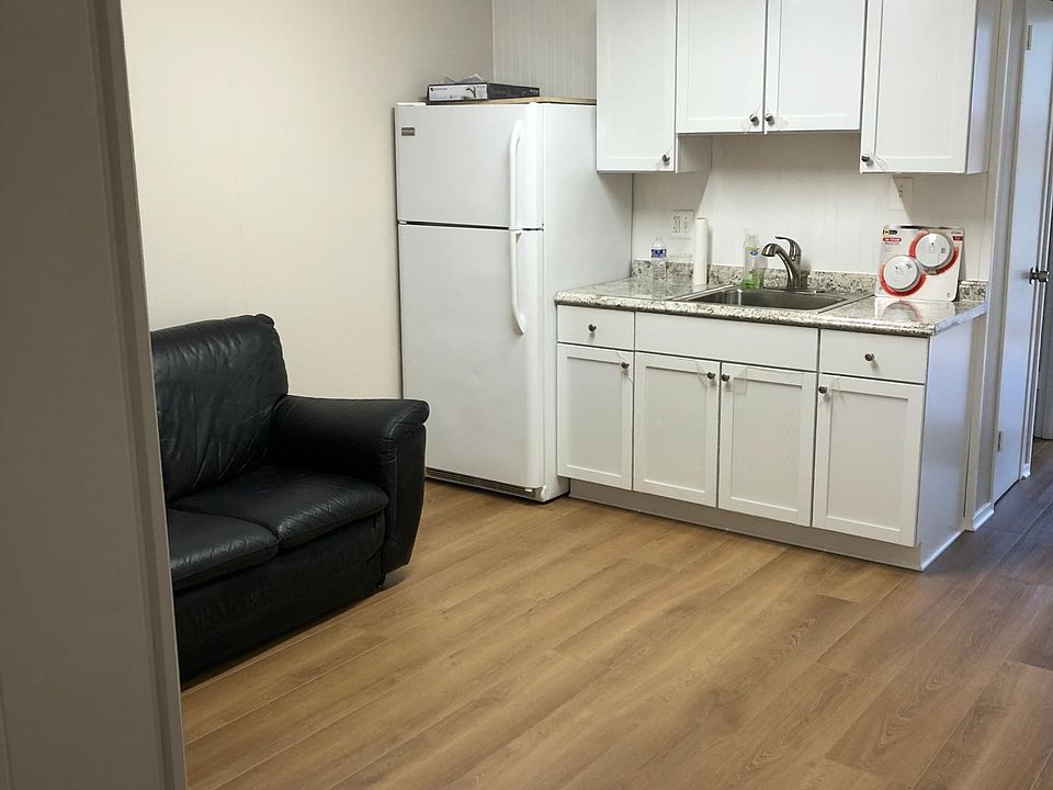 2nd image of 1606 Washington Plz #401
