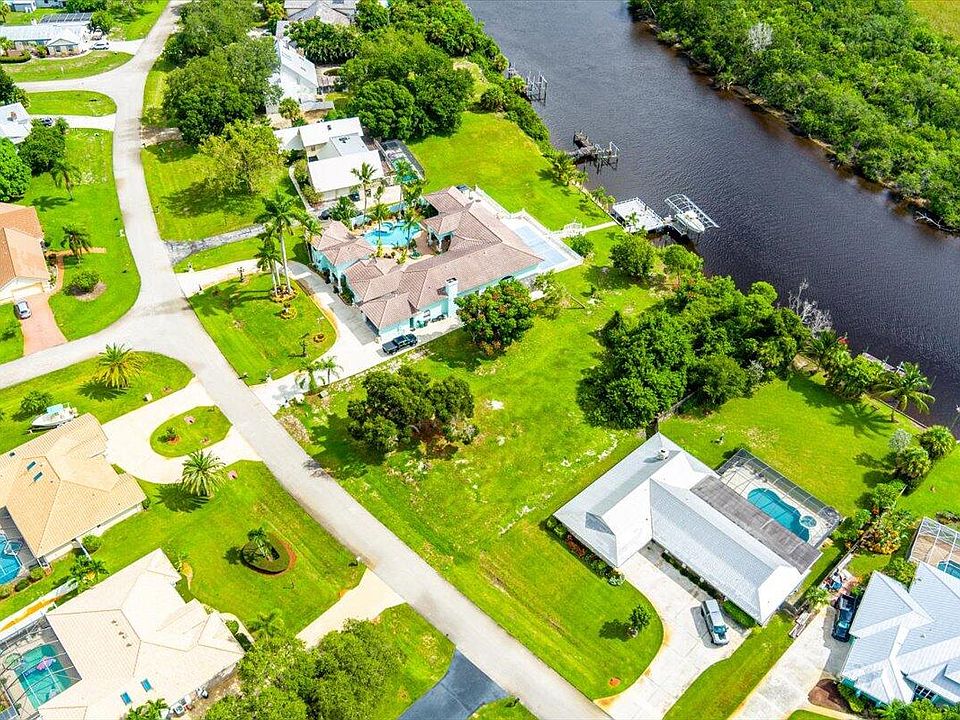 1st image of 733 SE Hidden River Drive
