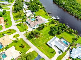 733 SE Hidden River Dr, Port Saint Lucie, FL 34983