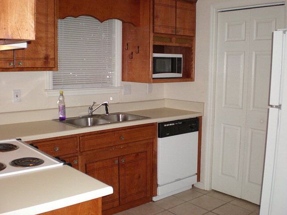 5th image of 4228 Wilshire Dr