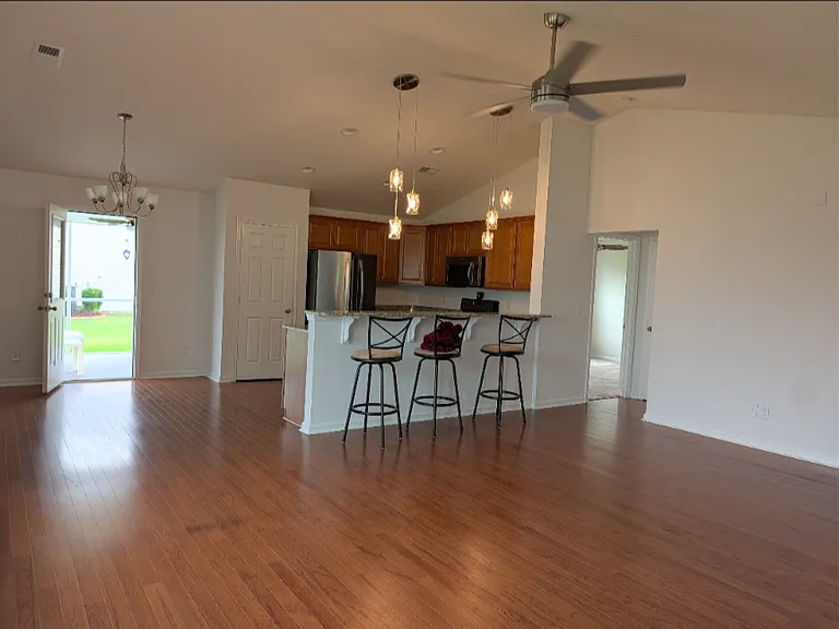 692 Pickering Dr — Photo 5