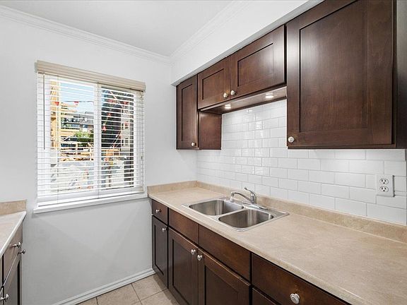4th image of 212 Forbes Ave #202