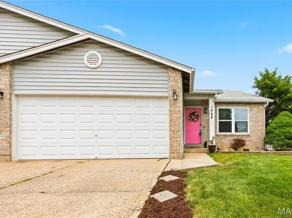 1468 Surrey Ln, Saint Peters, MO 63304