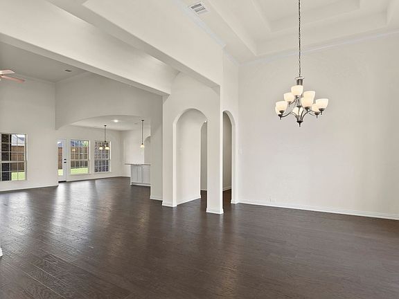 5th image of 601 Winslow Ln