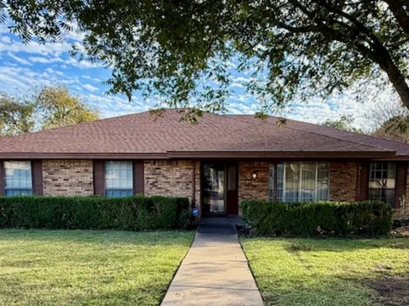 4521 Cinnamon Hill Dr, Fort Worth, TX 76133