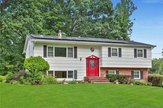 1st image of 34 Beechwood Dr