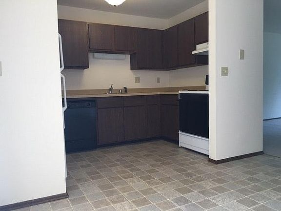 3rd image of 693 E Imperial Dr