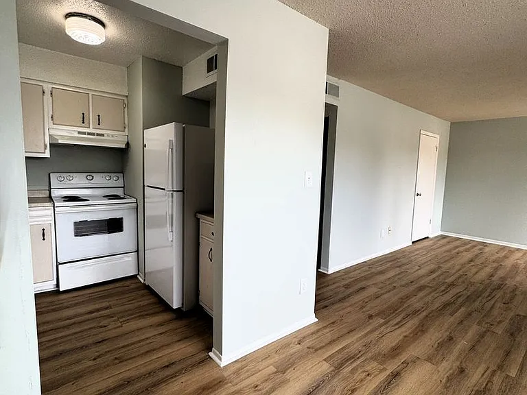 2226 Jonathan Dr NW #C — Photo 5