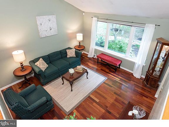 4th image of 1202 Cranberry Ln