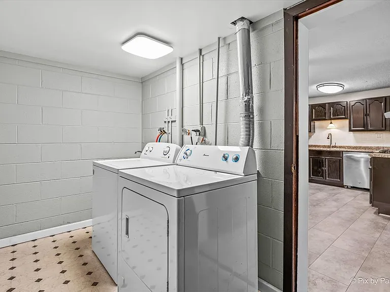 1435 Millbrook Ct — Photo 18