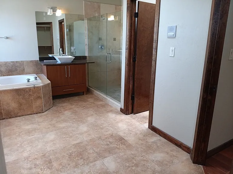 915 Edith Blvd NE — Photo 14