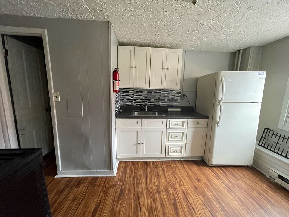 2nd image of 320 Elm St #250